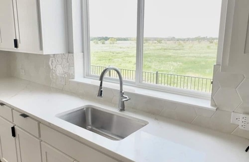 Weston Casa | The Chestnut 3-bedroom house in Celina with AC, WiFi