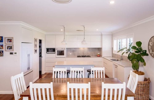 Moore Creek Casa | Ardington - 4-Bed Pet-Friendly with Pool