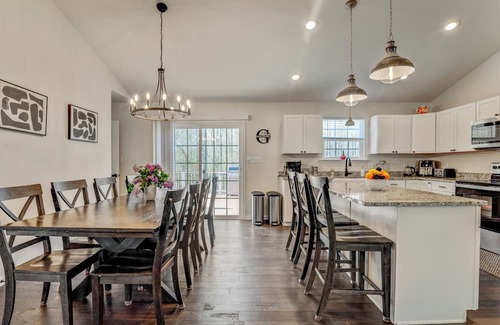 Livingston Casa | Studio, Sauna, Ice Plunge, Deck, Patio, Private Trail, Gazebo