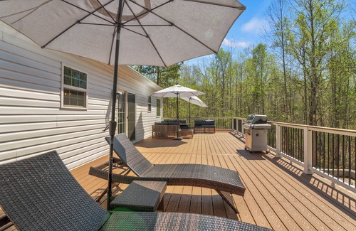 Livingston Casa | Studio, Sauna, Ice Plunge, Deck, Patio, Private Trail, Gazebo