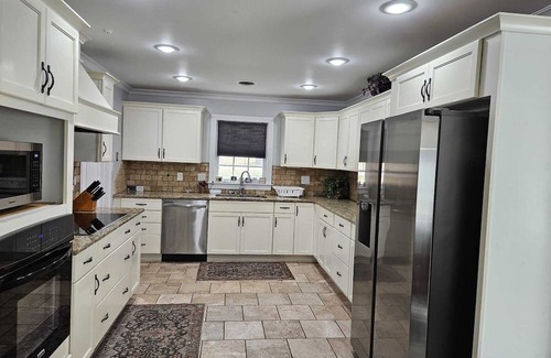 Cordova Casa | Elegant 7- BR Mansion with Pool - Near Gold Course & Essentials, All King Beds.