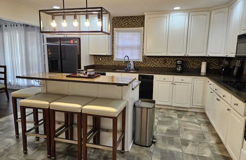 Cordova Casa | Southern-Inspired 5-BR Luxury Home with POOL & Jetted Tub - Simply Marvelous.