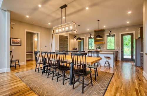 Johnson City Casa | Family House on Watauga River