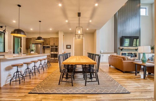 Johnson City Casa | Family House on Watauga River
