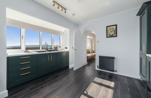 Port Erin Cabaña | Craig Y Nos - a holiday cottage that sleeps 6 guests in 3 bedrooms