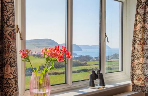 Port Erin Cabaña | Craig Y Nos - a holiday cottage that sleeps 6 guests in 3 bedrooms