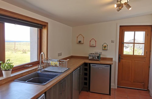Canisbay Cabaña | Cosy Highland retreat with countryside and sea views.