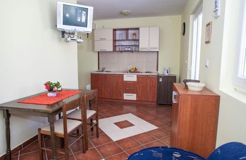 Kotor Municipality Apartamento | Charming Seaside Escape in Kotor - One Bedroom Apartment with Garden 3
