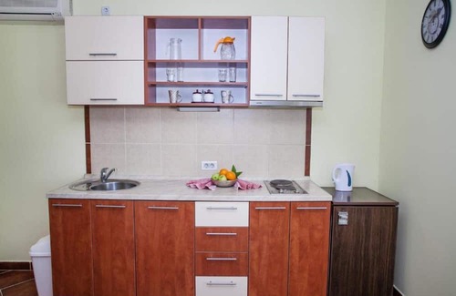 Kotor Municipality Apartamento | Charming Seaside Escape in Kotor - One Bedroom Apartment with Garden 3