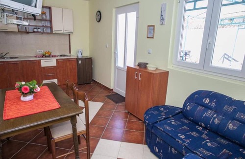 Kotor Municipality Apartamento | Charming Seaside Escape in Kotor - One Bedroom Apartment with Garden 3