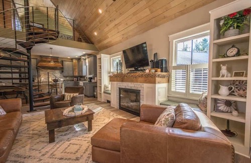 Hendersonville Cabina | Timberland Lodge & Bunkhouse