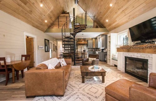 Hendersonville Cabina | Timberland Lodge & Bunkhouse