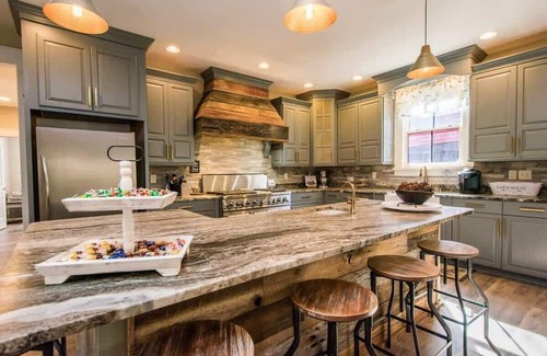 Hendersonville Cabina | Timberland Lodge & Bunkhouse