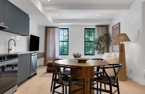 Cite Multimedia Apartamento | Mercer- Old Mtl 2 Beds 2 Baths+ Free parking