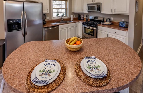 Sunset Cove Casa | Lure Lux: Theater Room + Pool Table + Hot Tub!