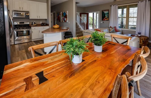 Sunset Cove Casa | Lure Lux: Theater Room + Pool Table + Hot Tub!