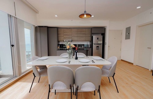 Marbella Apartamento | Luxury 2 bedroom apt free parking and balcony