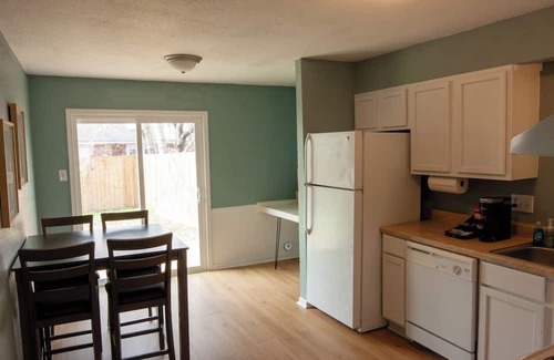 Pecan Tree - McCullough Apartamento | Gorgeous Georgia Getaway - Scenic Walk to Kyle