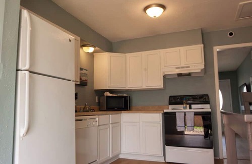 Pecan Tree - McCullough Apartamento | Gorgeous Georgia Getaway - Scenic Walk to Kyle