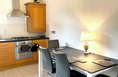 Bishop's Stortford Casa | Extremely Spacious and comfortable 2 Bedroom, 2 bathrooms near Stansted Airport!