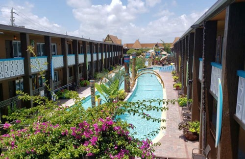Cocoa Beach Complejo | Charming 2-bedroom 2-bath resort in lovely Cocoa Beach!