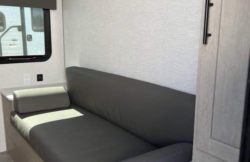 Brentwood Casa | RV in Marvelous Brentwood with AC, WiFi, toiletries