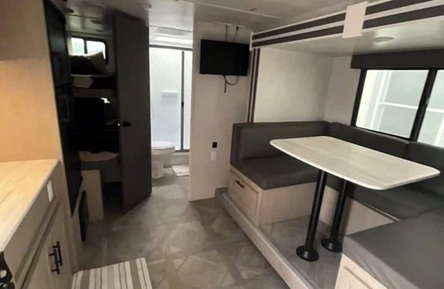 Brentwood Casa | RV in Marvelous Brentwood with AC, WiFi, toiletries