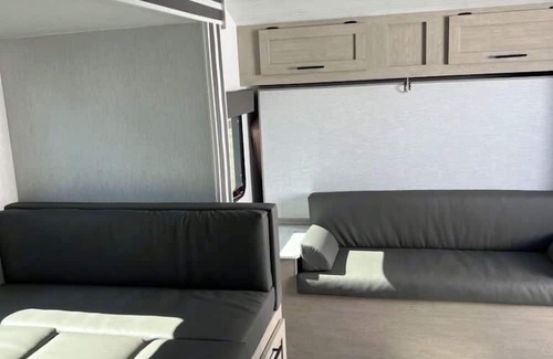 Brentwood Casa | RV in Marvelous Brentwood with AC, WiFi, toiletries