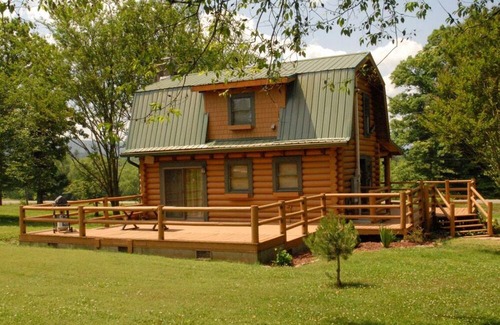 Maryville Cabina | Cozy 1-bedroom cabin with AC, WiFi in charming Maryville