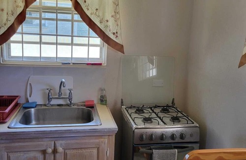 Little Battaleys Apartamento | Nice 1-bedroom apartment in St Peter with WiFi