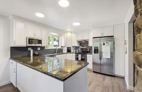 Enumclaw Casa | Spacious 4-bedroom house, Enumclaw near Mt Rainier Nat'l Park in natural setting