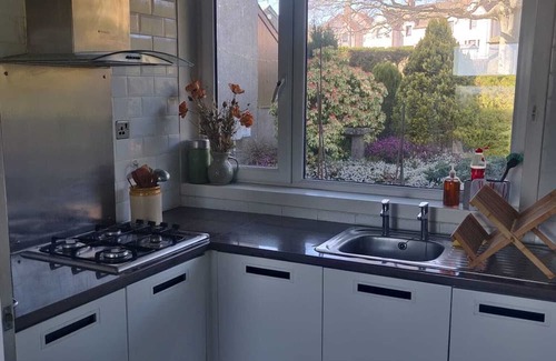 Montrose Apartamento | Beautiful period property with amazing views, spacious rooms and a large garden.