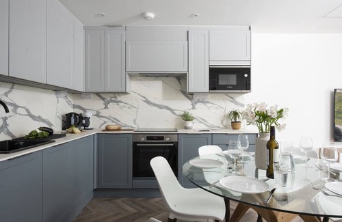 Newquay Apartamento | Apartment 4, Oasis Sands - an apartment that sleeps 6 guests in 3 bedrooms