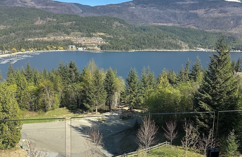 Sicamous Casa | Luxury home in Sicamous, overlooking Mara lake in the Shuswap