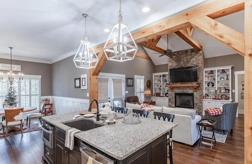 Athens Casa | Well-Appointed 4 Bedroom Home Near Charming Athen’s Square