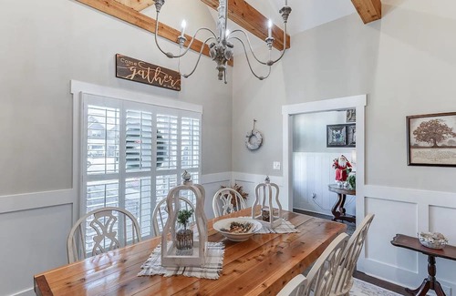 Athens Casa | Well-Appointed 4 Bedroom Home Near Charming Athen’s Square