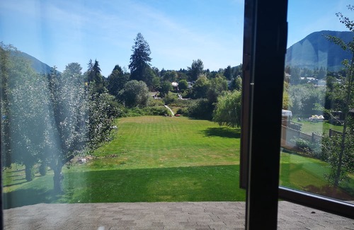 Lake Cowichan Apartamento | Cozy studio with WiFi and AC in charming Lake Cowichan.