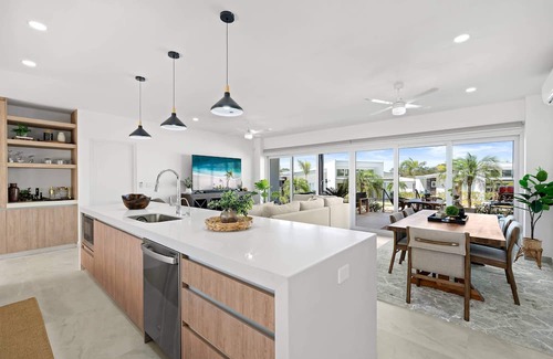 Santa Barbara Casa | Brand New Professionally Decorated Luxury 5 Bed Avellanas Home Minutes to Beach