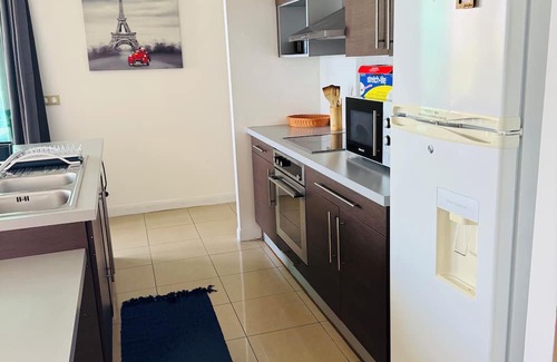 Punaauia Apartamento | Condo in Punaauia "Vue Moorea + Piscine" opposite the Anita caravan