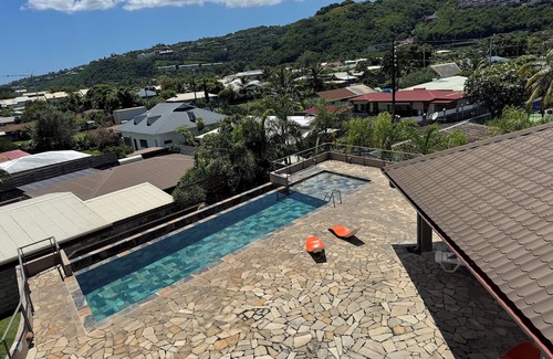Punaauia Apartamento | Condo in Punaauia "Vue Moorea + Piscine" opposite the Anita caravan