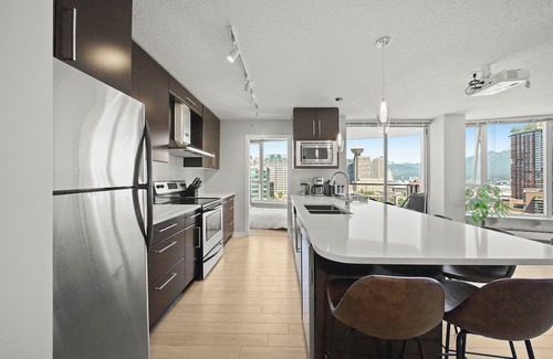 Crosstown Condominio | Stunning and Spacious 3 Bedroom/2 Bathroom Condo in Central Downtown Vancouver