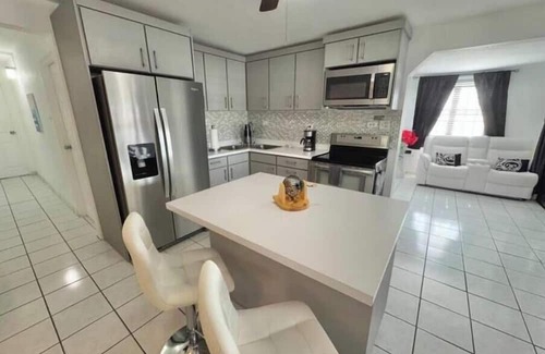 Chupacallos Casa | Ceiba Vacation Rental 3/2, 5 beds free parking
