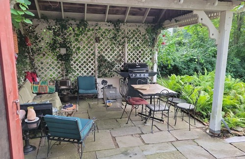 East Haddam Cabina | Cottage on the Moodus Reservoir go back in time enjoy a quite get away .