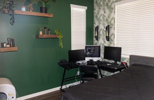 Menifee Casa | Spacious 4-bedroom house in awesome Menifee with WiFi, AC, fitness room