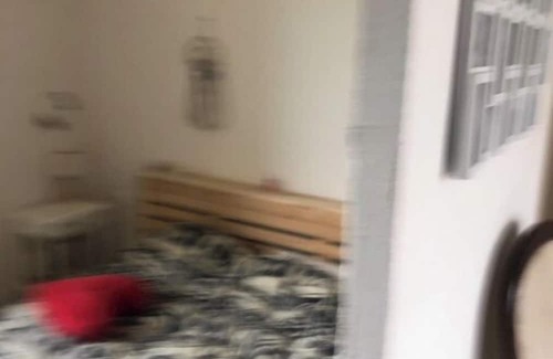 Saint-Germain-des-Fosses Apartamento | Quiet studio overlooking the garden. Pets at no extra charge