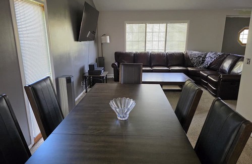 Bellevue Casa | Charming 3-bedroom house with AC, WiFi in welcoming Bellevue