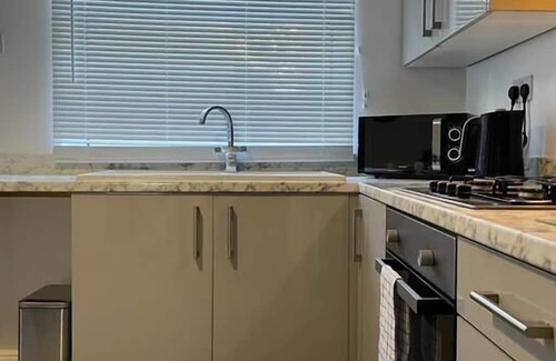 Margam Apartamento | Morriston Accommodation - TV in Every Bedroom!