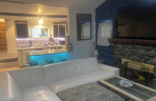 West Milford Cabina | Log Cabin with Great Lake Views