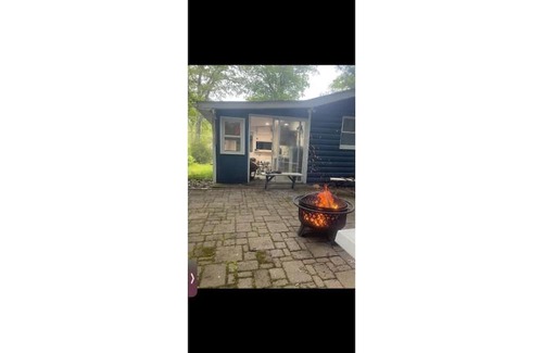 West Milford Cabina | Log Cabin with Great Lake Views