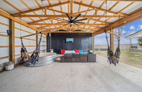 Adair Casa | 4-bedroom 3 bath house in tranquil Adair. With Large hang out barn.